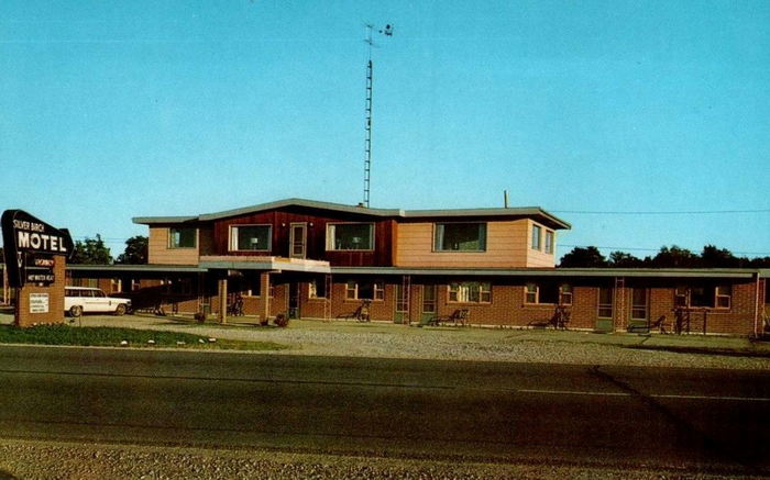 Silver Birch Motel - Vintage Postcard (newer photo)